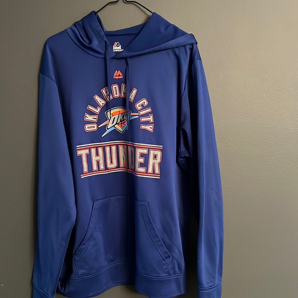 Men’s Large OKC Thunder sweatshirt. Non-smoking home